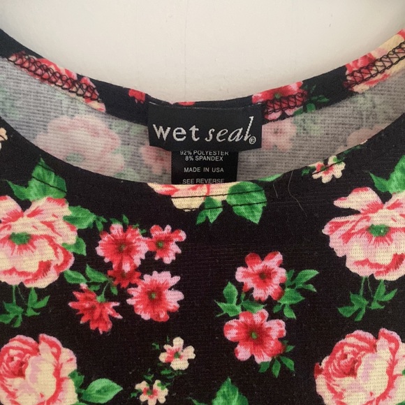 Rose printed black peplum top - Picture 2 of 3